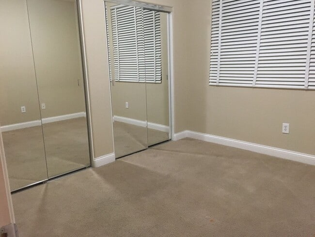 Building Photo - 5 BD 4 BTH Two Story Home Available in Aliante