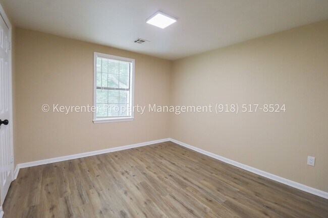 Building Photo - 504 W Chestnut St