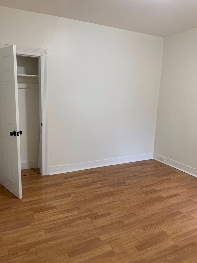 Building Photo - Single Family Home 3 beds 2 baths Newark