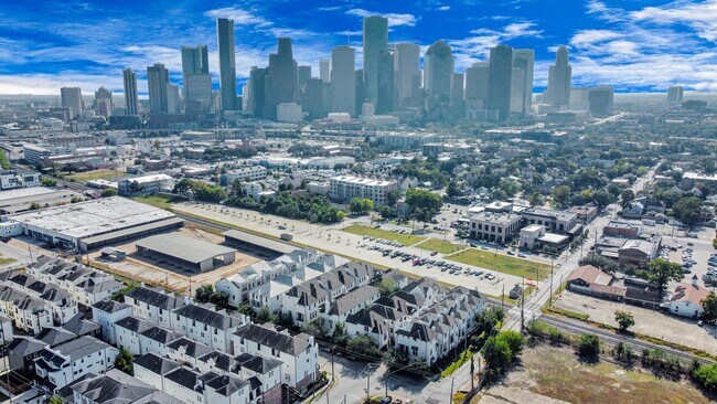 Building Photo - 1831 Dart St