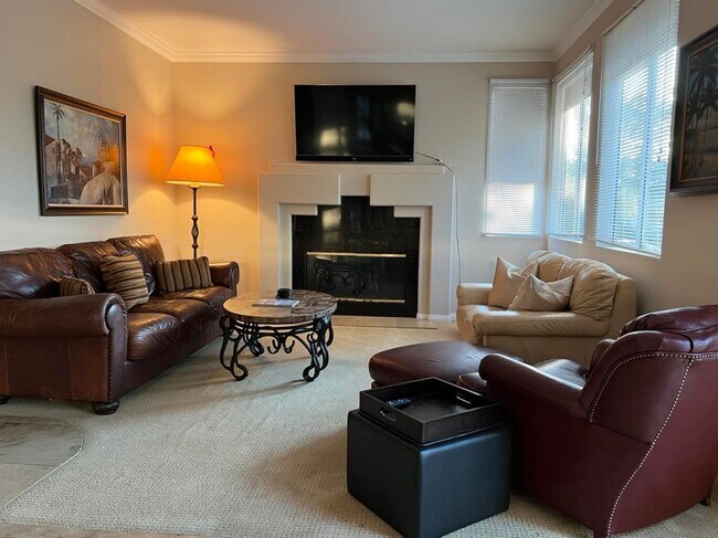 Building Photo - 601 Aliento Ct