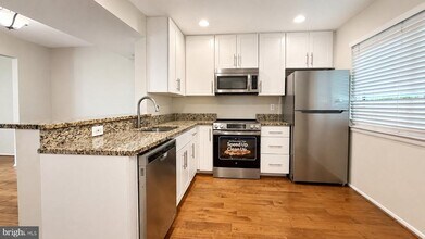 Building Photo - 2473 Glengyle Dr