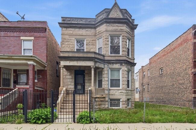 Building Photo - 1448 E 69th Pl