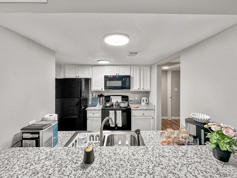 Building Photo - 16951 Addison Rd