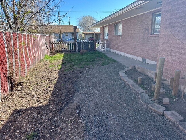 Building Photo - 2053 Eberlein Ave