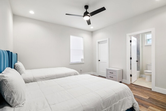 Building Photo - 1906 W Cherry St