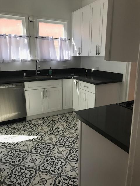 Kitchen Sink and Washer - 918 1/2 S Orange Grove Ave