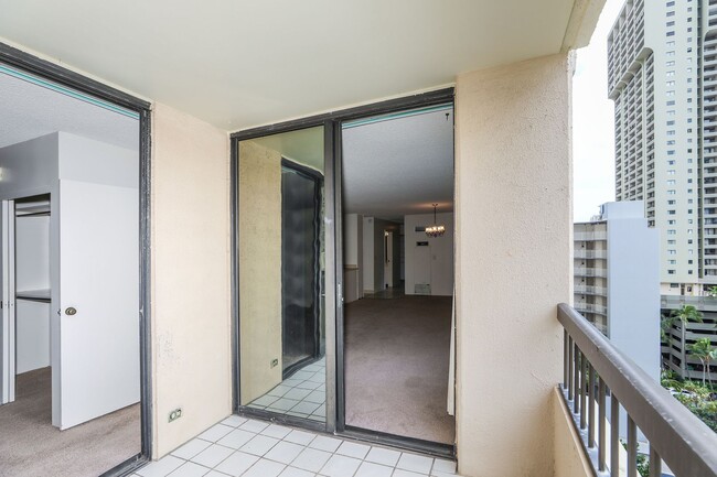 Building Photo - Aloha Towers - 2 bedroom, 2 bath corner unit with 1 covered parking stall