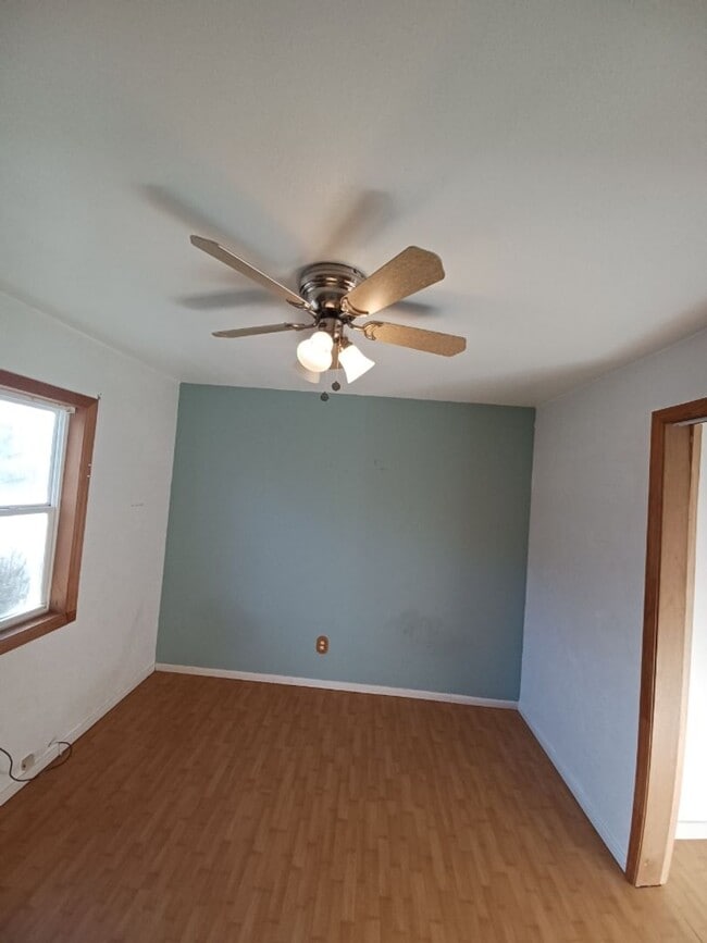 Building Photo - 3 bed, 2 bath
