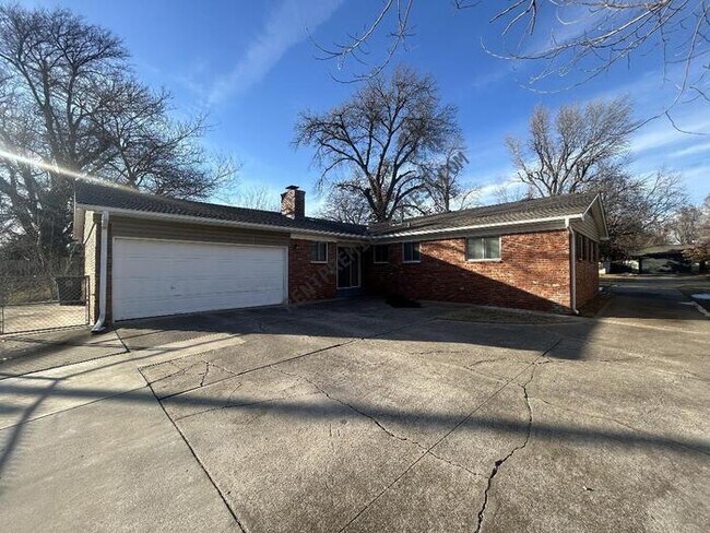 Building Photo - 5406 E 25th Pl