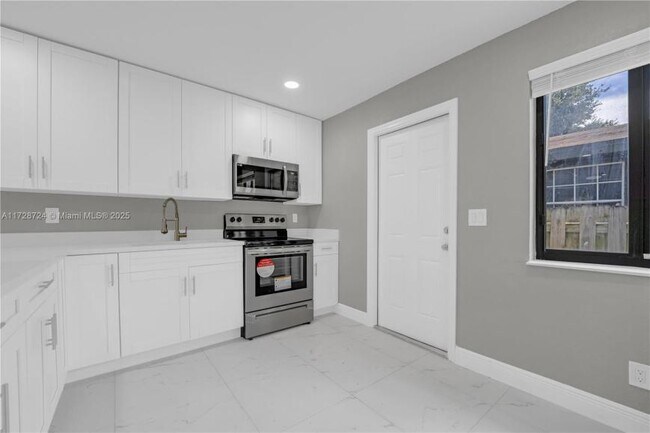 Primary Photo - 2 bedroom in Hallandale FL 33009