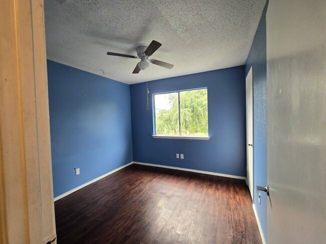 Building Photo - 10706 Lake Path Dr