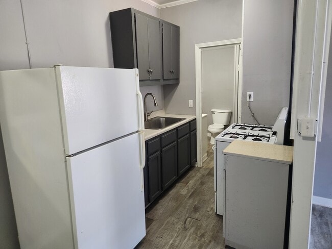 Building Photo - 8 E Railroad St