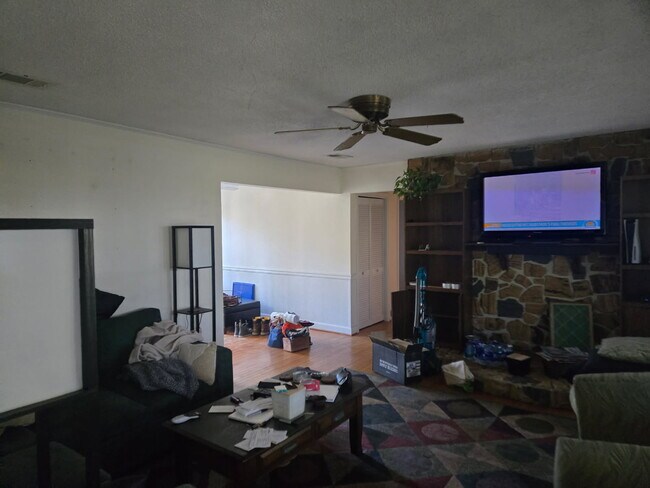 Building Photo - 121 Shore Dr