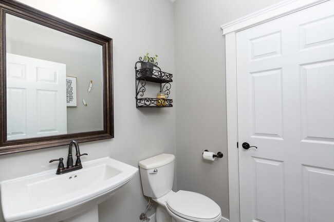 Building Photo - 723 Cox Ct