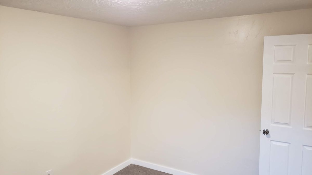 Building Photo - 560 N 900 W