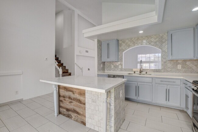 Building Photo - Recently Remodeled 3 Bedroom 2 Bathroom Town House