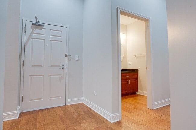 Building Photo - 1781 Tudor Ln