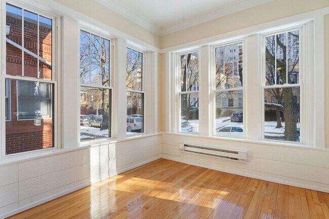 Sunroom - 6444 N Magnolia Ave