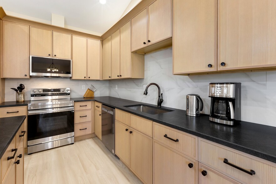 Kitchen - 170 Weaver Line