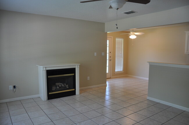 Building Photo - COMING SOON! Updated 3 Bedroom in Lindale ...