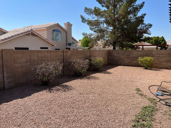 Building Photo - 33 N Sahuaro Dr