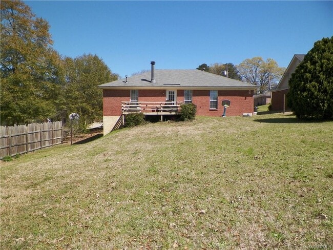 Building Photo - 243 Primrose Dr