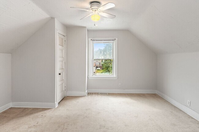 Building Photo - 2607 Robertson Ave