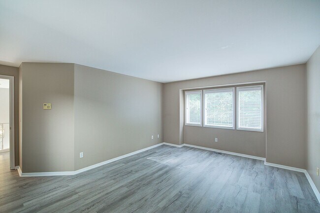 Building Photo - 4Bd/2.5Ba Sammamish Home