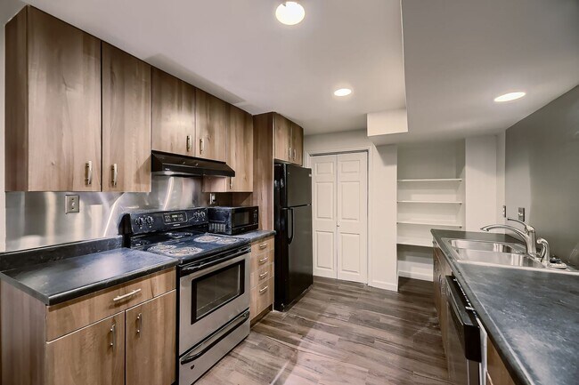 Building Photo - 3125 N Raleigh St