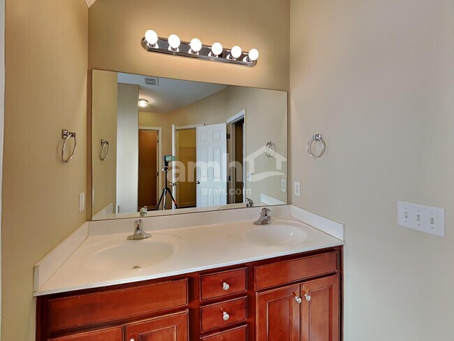 Building Photo - 119 Overlook Ct