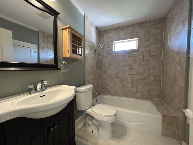 Building Photo - Cozy 2-Bedroom Home Available for Winter 2025 Move-In