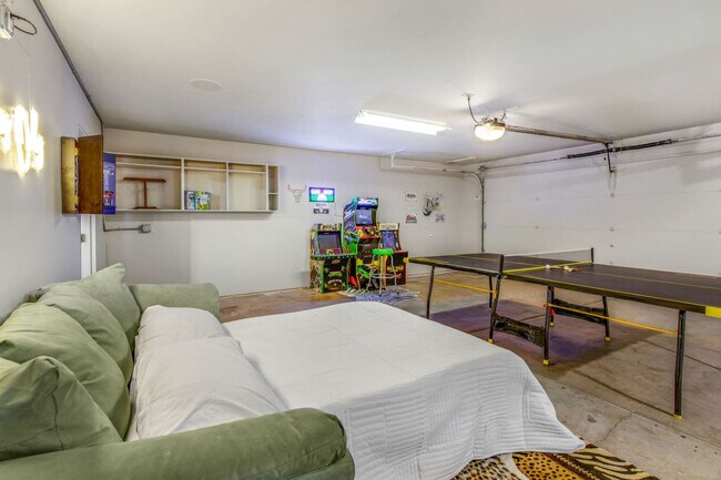 Building Photo - 1800 Burgundy Dr