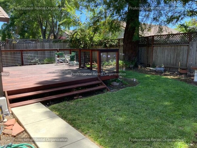 Building Photo - Beautiful Eastside 4 Bedroom, 3 Full baths in quiet neighborhood
