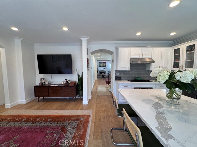 Building Photo - 2553 Santa Ana Ave