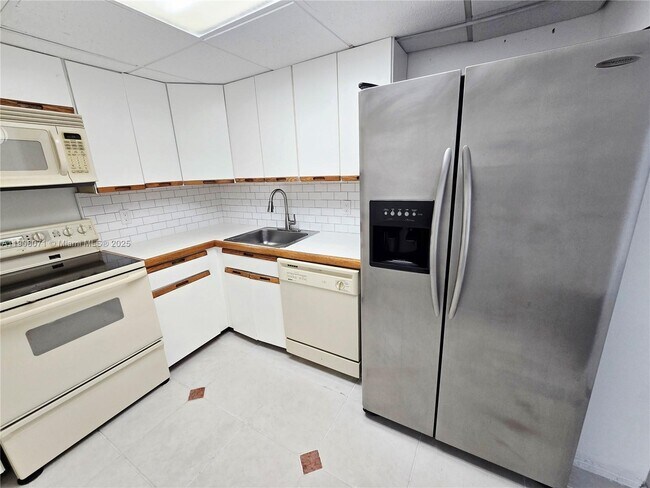 Building Photo - 800 West Ave