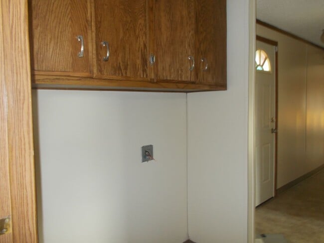 Building Photo - Eastside Rural One Level