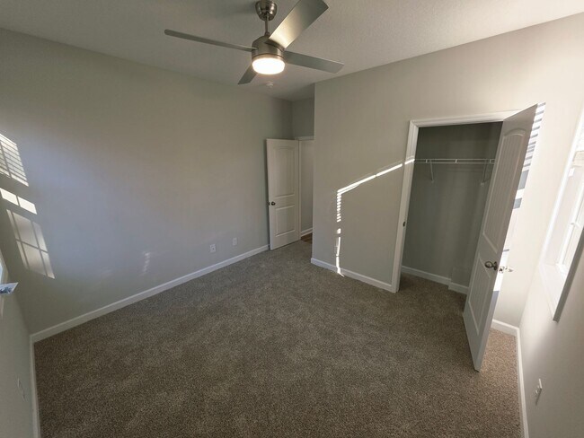 Building Photo - 4 Bedroom #3 Bath Towne Pointe