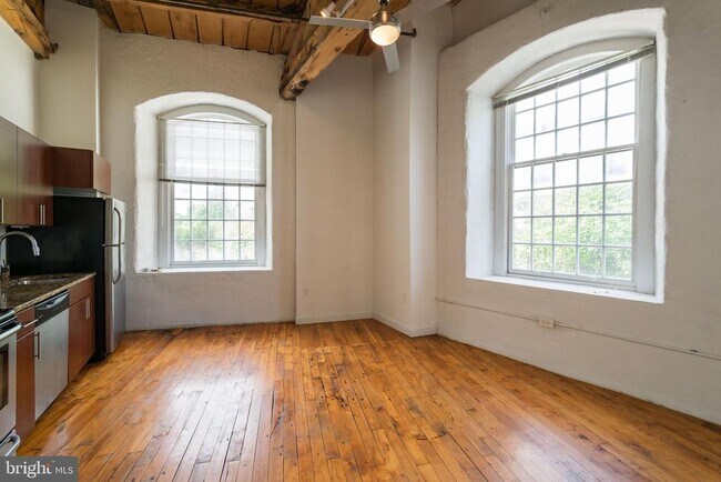Building Photo - 4 Leverington Ave