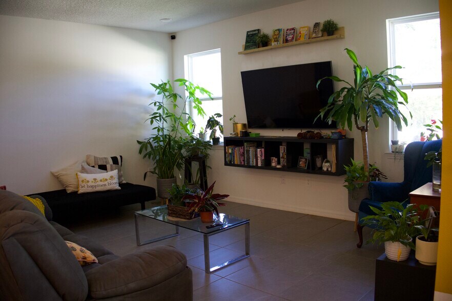 Living room - 3976 Mayhill Loop