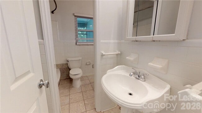 Building Photo - 1426 Bevis Dr