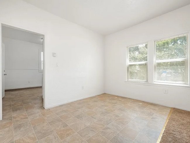 Building Photo - 1202 Kaweah St
