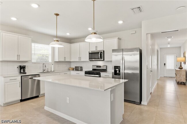 Building Photo - 42425 Cascade Dr