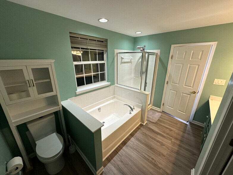 Building Photo - 4036 Holly Villa Cir