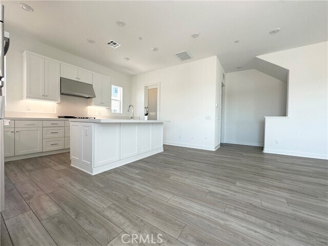 Building Photo - 322 Tank