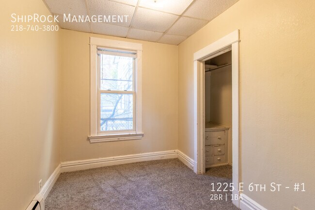 Building Photo - 1225 E 6th St