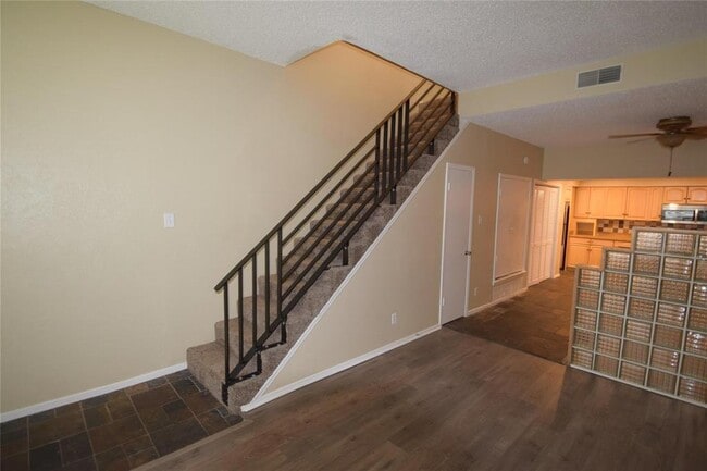 Building Photo - 3121 Rosedale Ave