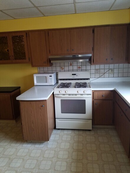 Building Photo - 427 Cedarville St
