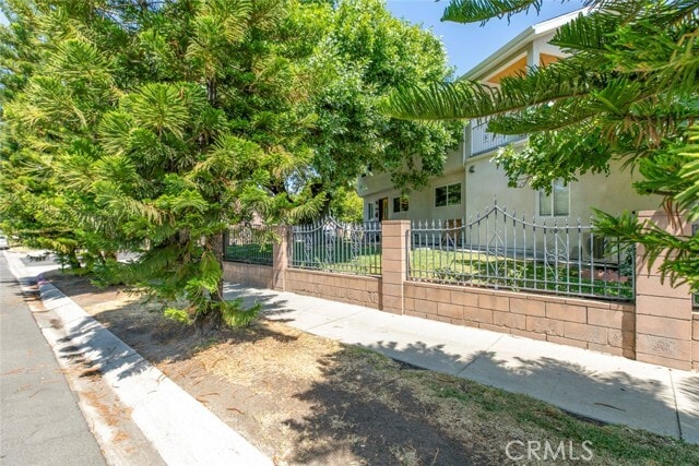 Building Photo - 6602 Charlesworth Ave