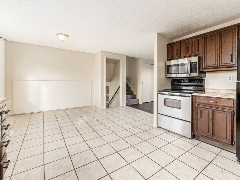 Kitchen w/ Eat Space - 2411 Red Rock Blvd